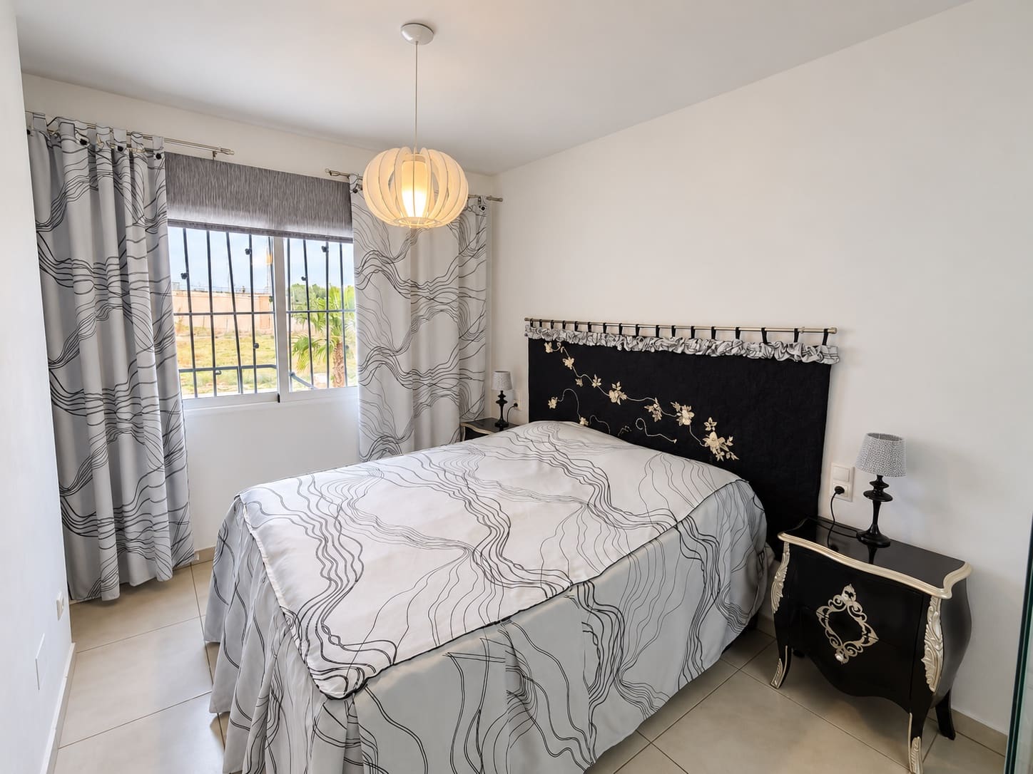 Bungalow de 2 habitaciones en Torrevieja en venta con piscina garaje - 231.000 € (Ref: 10141679)