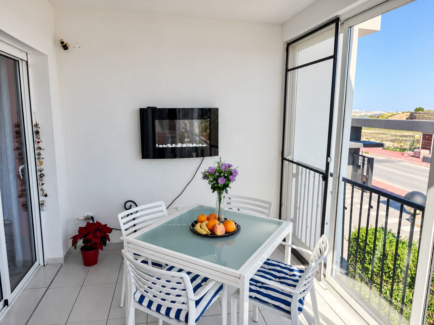 Bungalow de 2 habitaciones en Torrevieja en venta con piscina garaje - 231.000 € (Ref: 10141679)