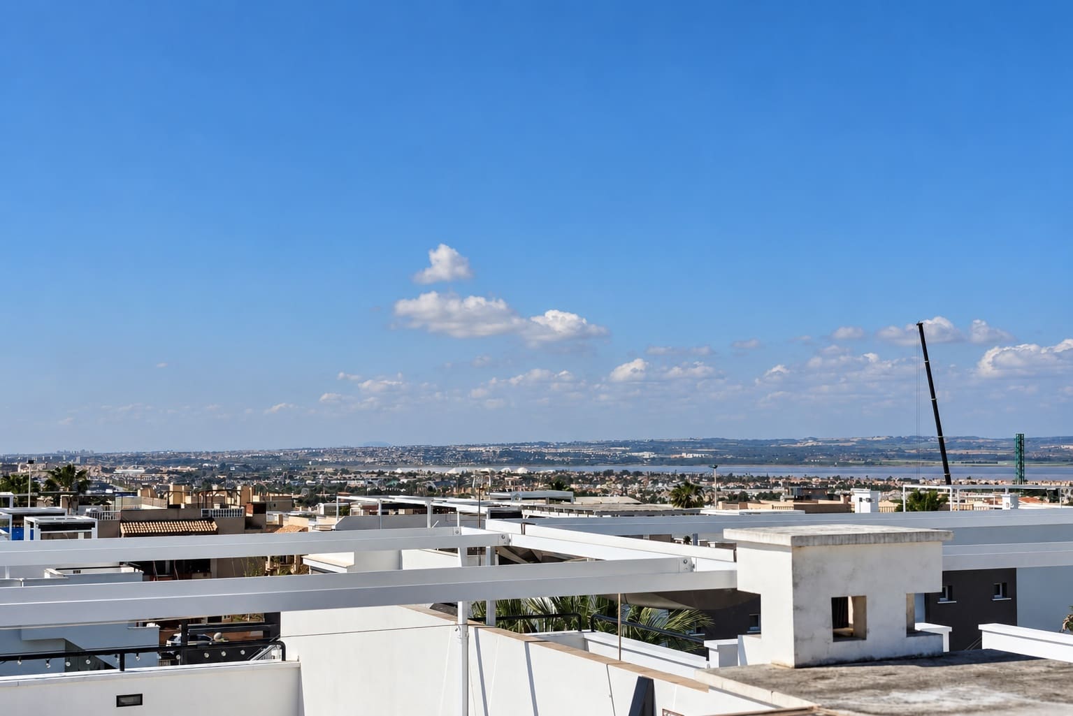 Bungalow de 2 habitaciones en Torrevieja en venta con piscina garaje - 231.000 € (Ref: 10141679)