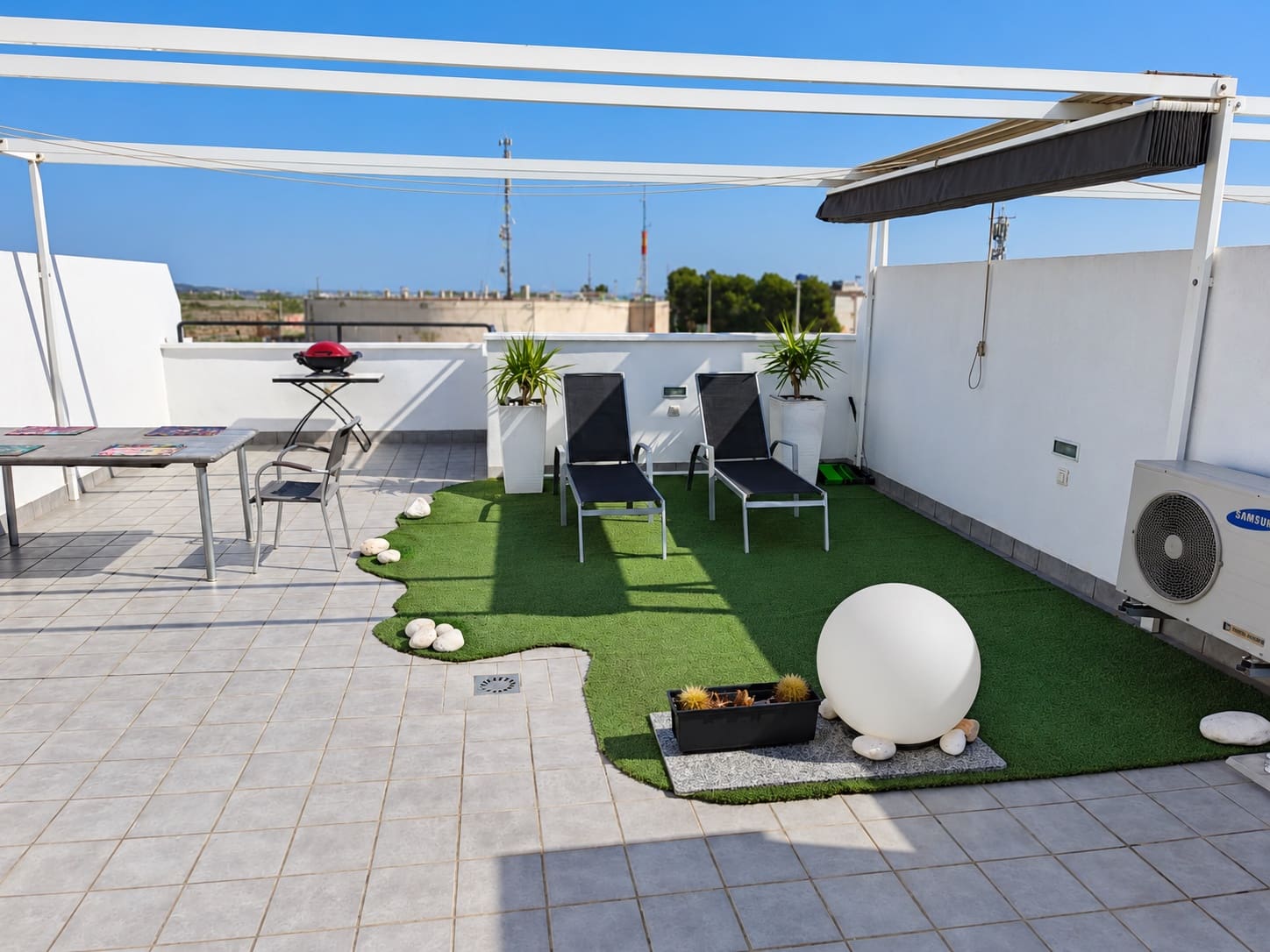 Bungalow de 2 habitaciones en Torrevieja en venta con piscina garaje - 231.000 € (Ref: 10141679)