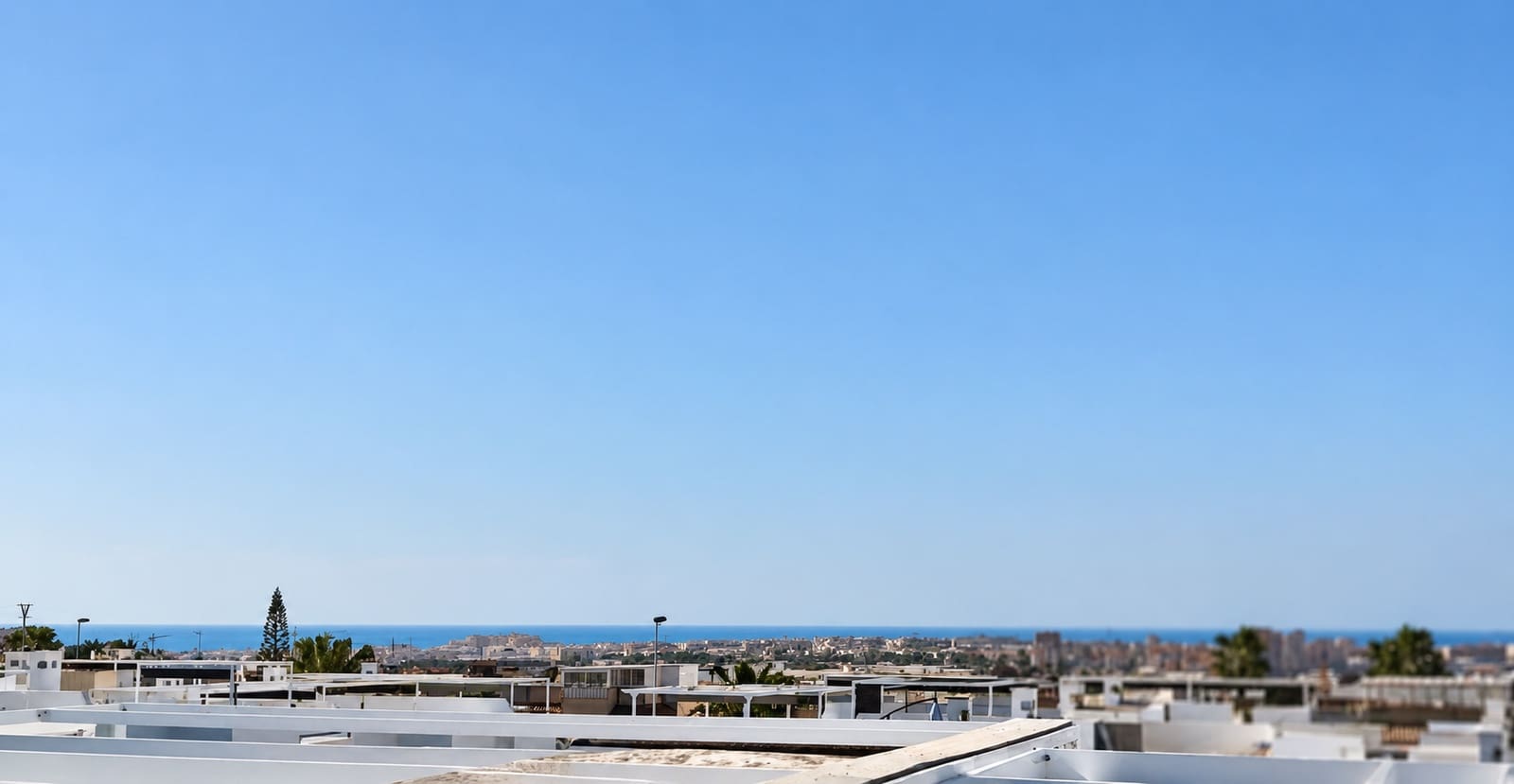 Bungalow de 2 habitaciones en Torrevieja en venta con piscina garaje - 231.000 € (Ref: 10141679)