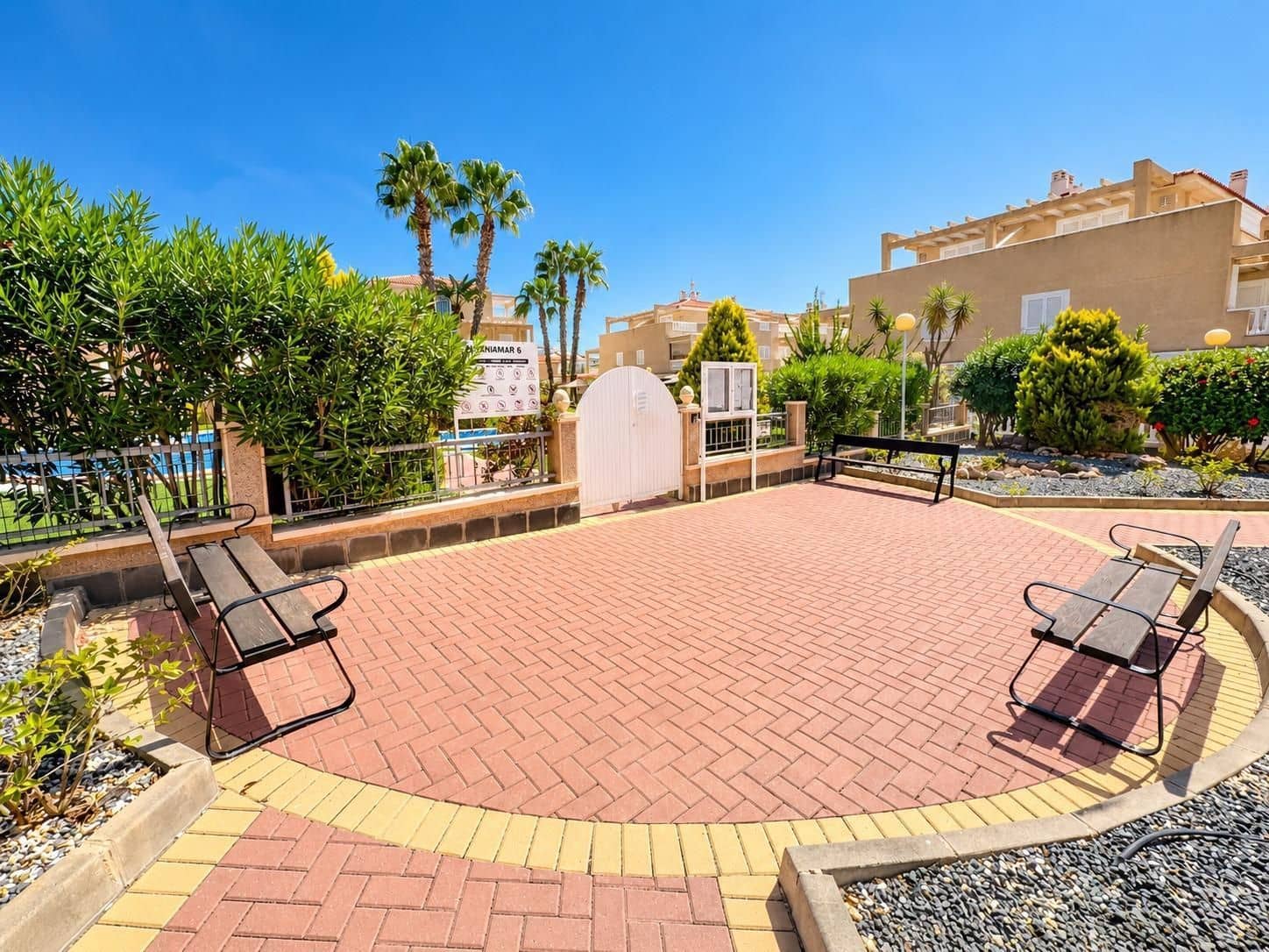 2 bedroom Bungalow for sale in Orihuela Costa with pool - € 219,900 (Ref: 10157251)