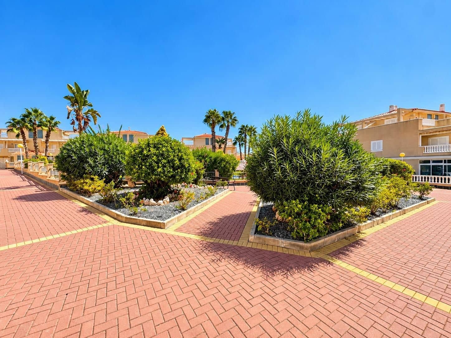 2 bedroom Bungalow for sale in Orihuela Costa with pool - € 219,900 (Ref: 10157251)