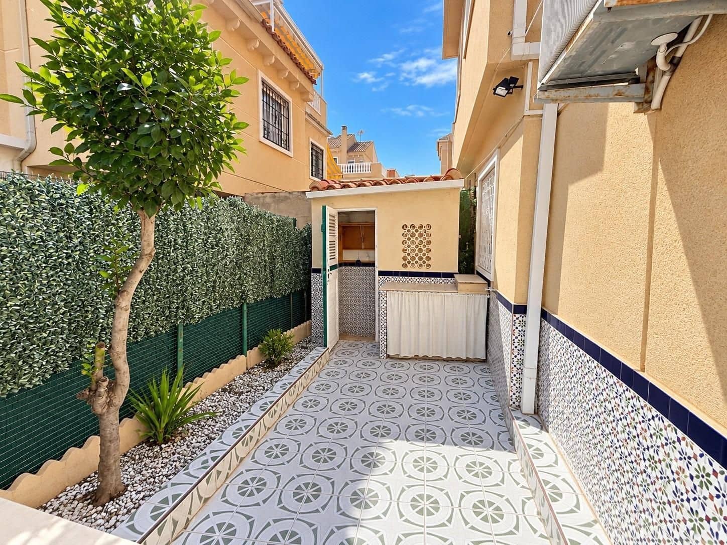2 soverom Bungalow til salgs i Torrevieja med svømmebasseng - € 143 000 (Ref: 10158995)