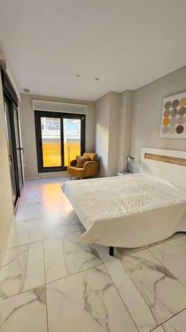 Apartamento de 2 habitaciones en Torrevieja en venta - 260.000 € (Ref: 9640681)