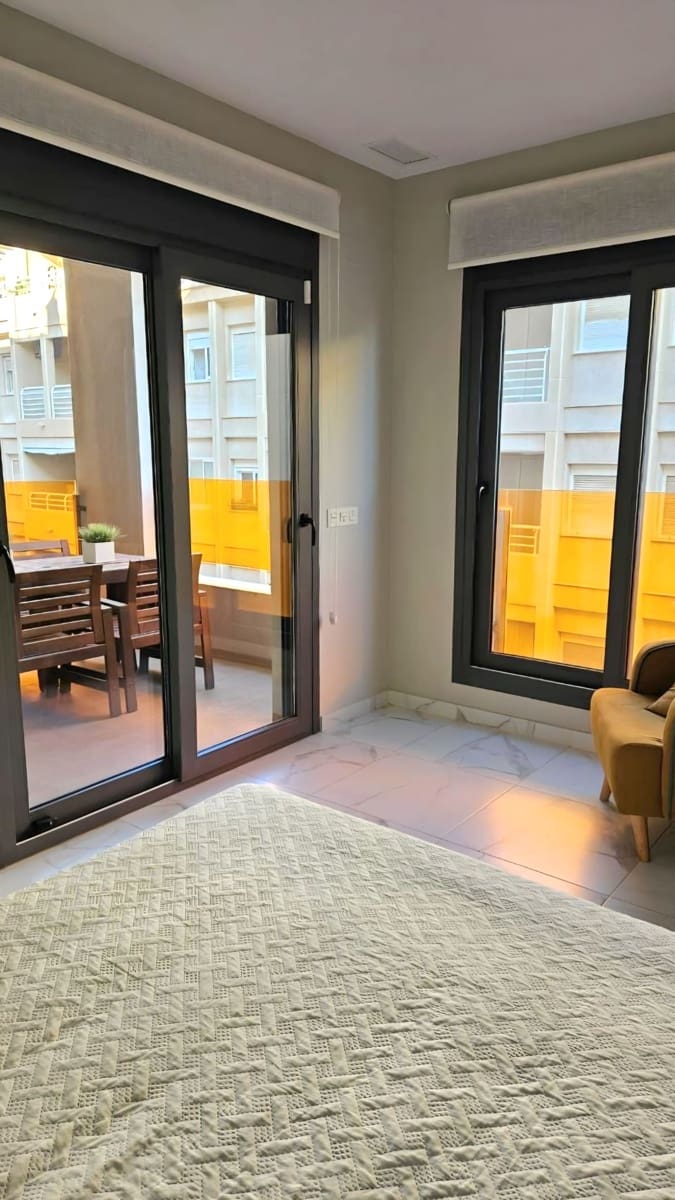 2 makuuhuone Huoneisto myytävänä paikassa Torrevieja - 260 000 € (Ref: 9640681)