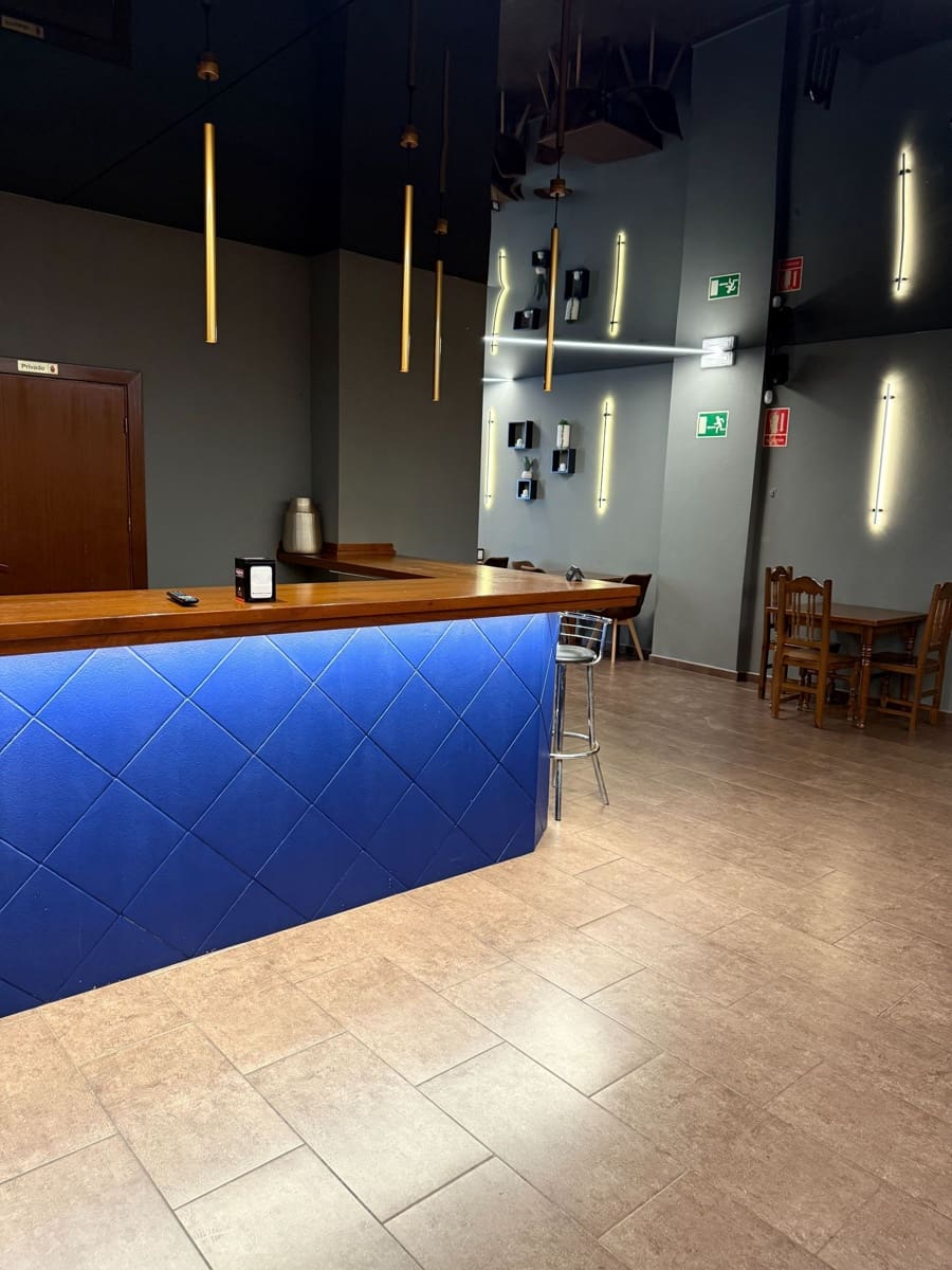 Kommersiell till salu i Torrevieja - 275 000 € (Ref: 9640683)