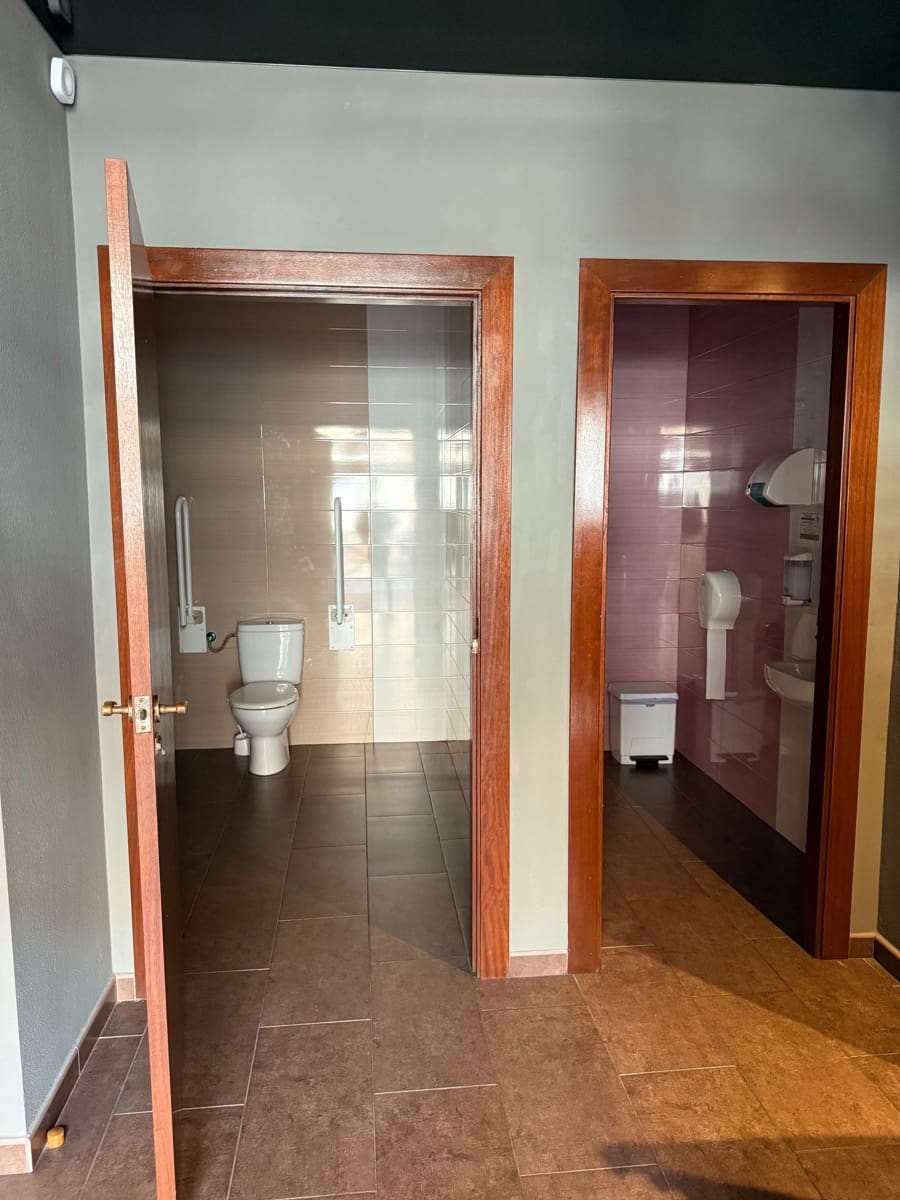 Kommersiell till salu i Torrevieja - 275 000 € (Ref: 9640683)