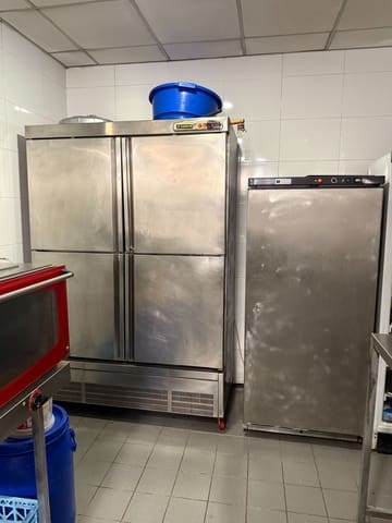 Kommersiell till salu i Torrevieja - 275 000 € (Ref: 9640683)