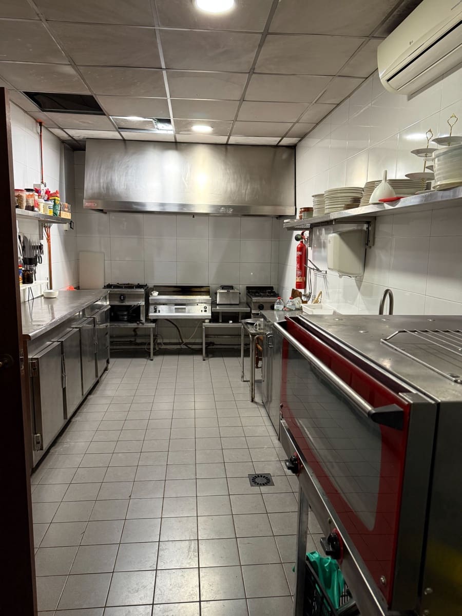 Kommersiell till salu i Torrevieja - 275 000 € (Ref: 9640683)