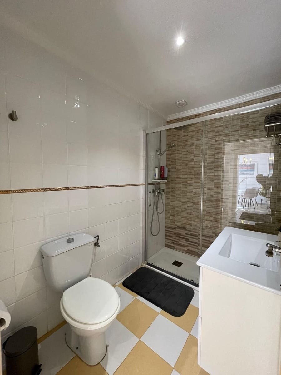 4 slaapkamer Villa te koop in Torrevieja met garage - € 399.000 (Ref: 9640684)