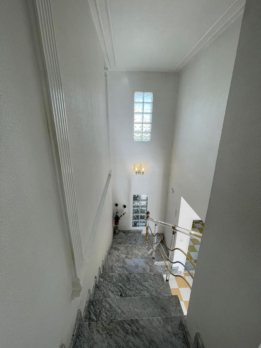 4 slaapkamer Villa te koop in Torrevieja met garage - € 399.000 (Ref: 9640684)