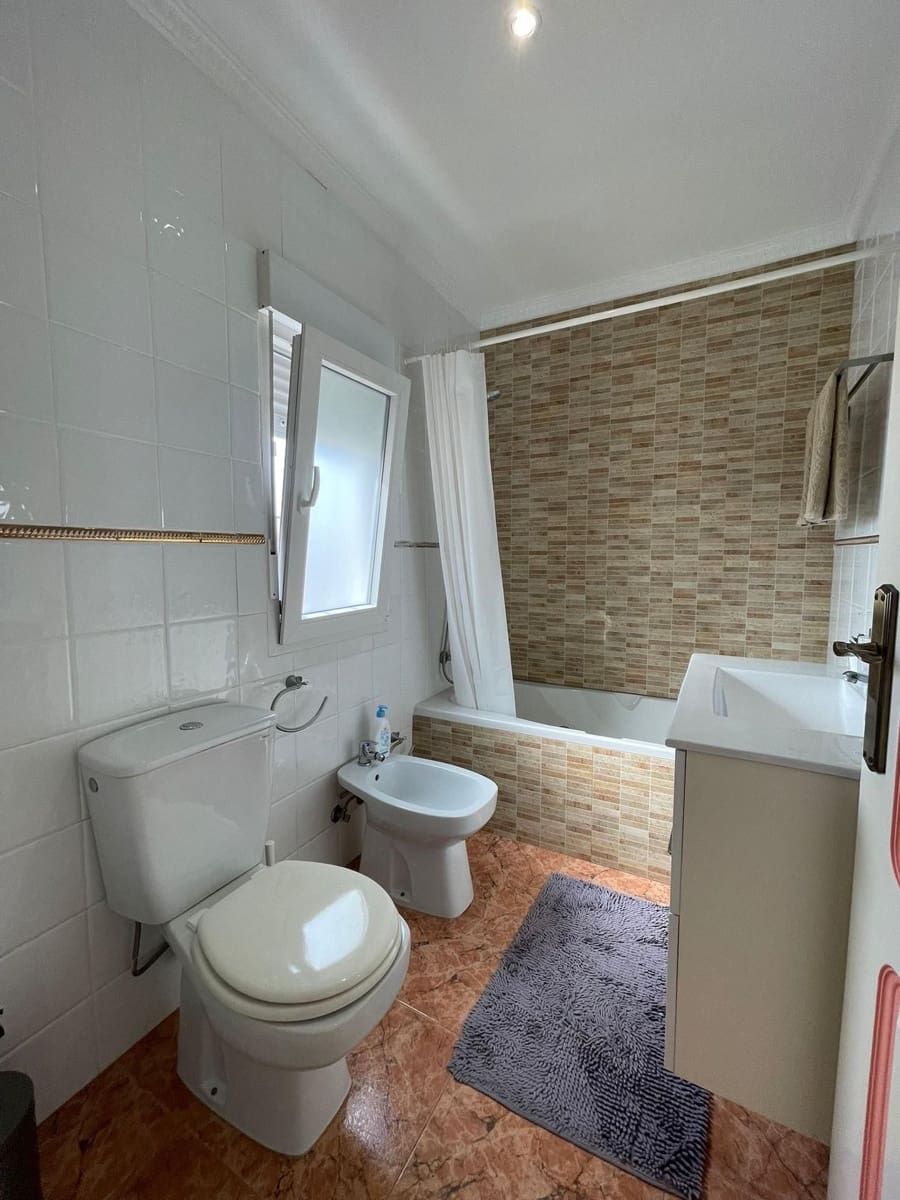 4 slaapkamer Villa te koop in Torrevieja met garage - € 399.000 (Ref: 9640684)