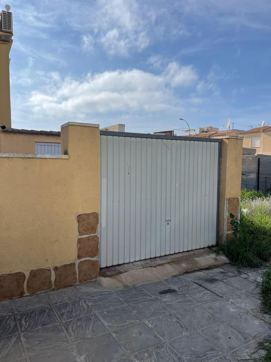 4 slaapkamer Villa te koop in Torrevieja met garage - € 399.000 (Ref: 9640684)