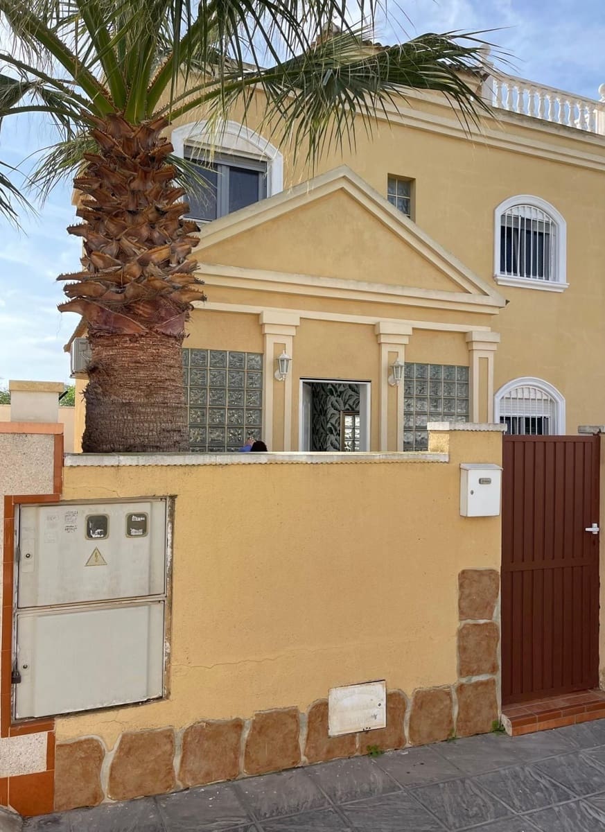 4 slaapkamer Villa te koop in Torrevieja met garage - € 399.000 (Ref: 9640684)