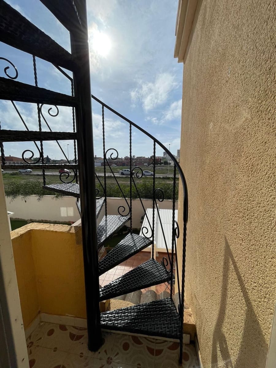 4 slaapkamer Villa te koop in Torrevieja met garage - € 399.000 (Ref: 9640684)