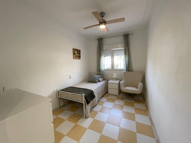 4 soveværelse Villa til salg i Torrevieja med garage - € 399.000 (Ref: 9640684)