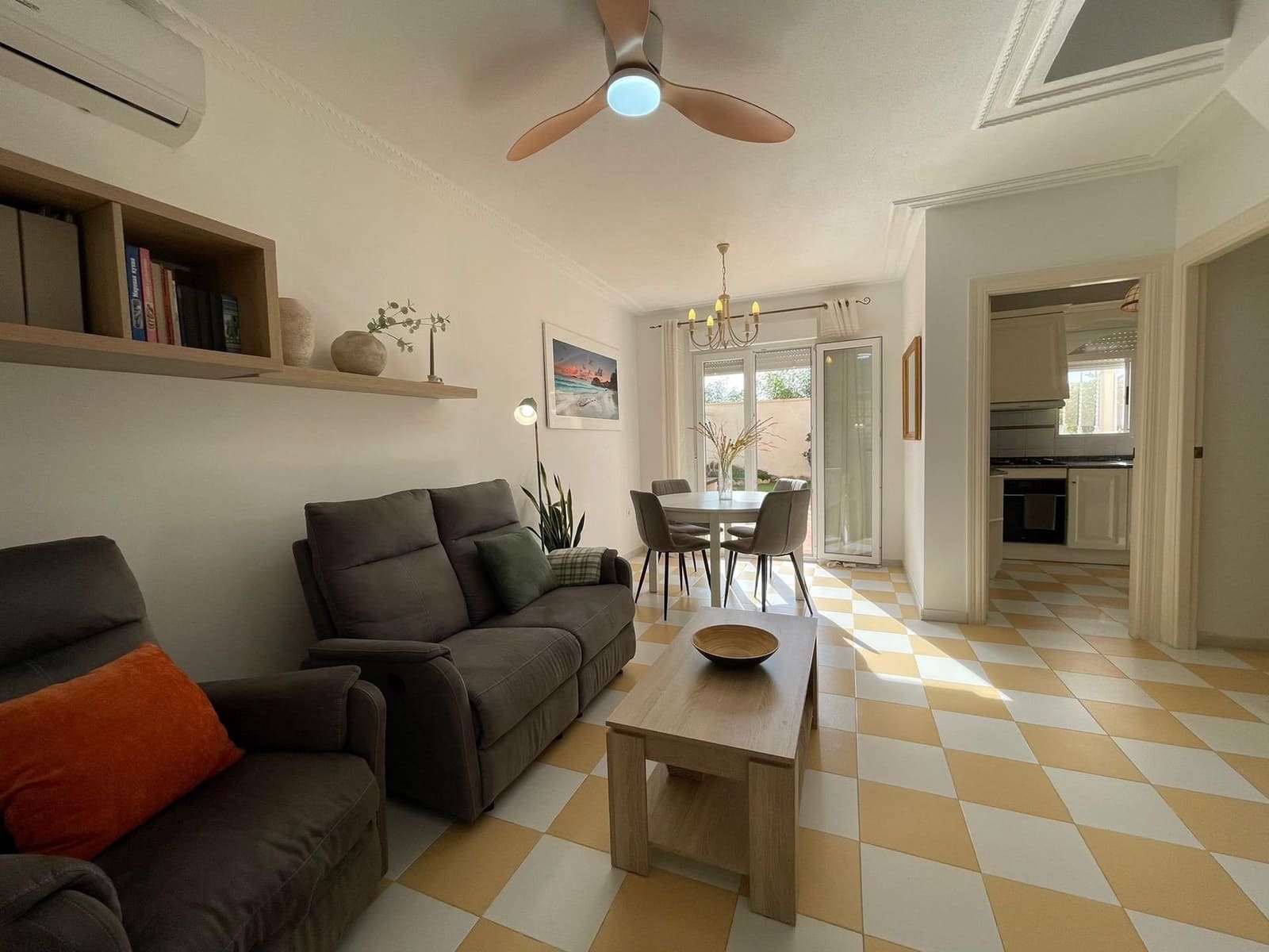 4 slaapkamer Villa te koop in Torrevieja met garage - € 399.000 (Ref: 9640684)