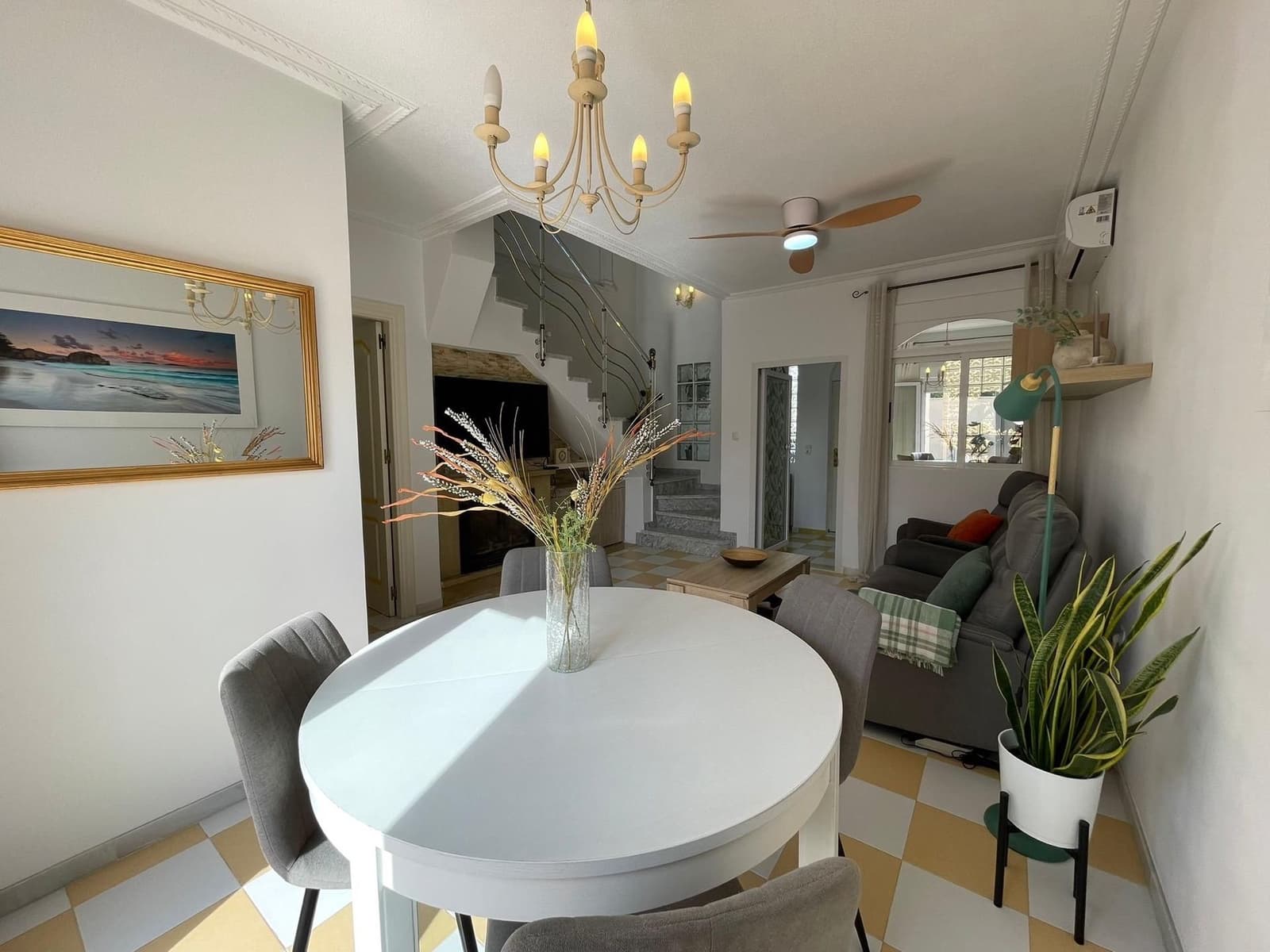 4 slaapkamer Villa te koop in Torrevieja met garage - € 399.000 (Ref: 9640684)