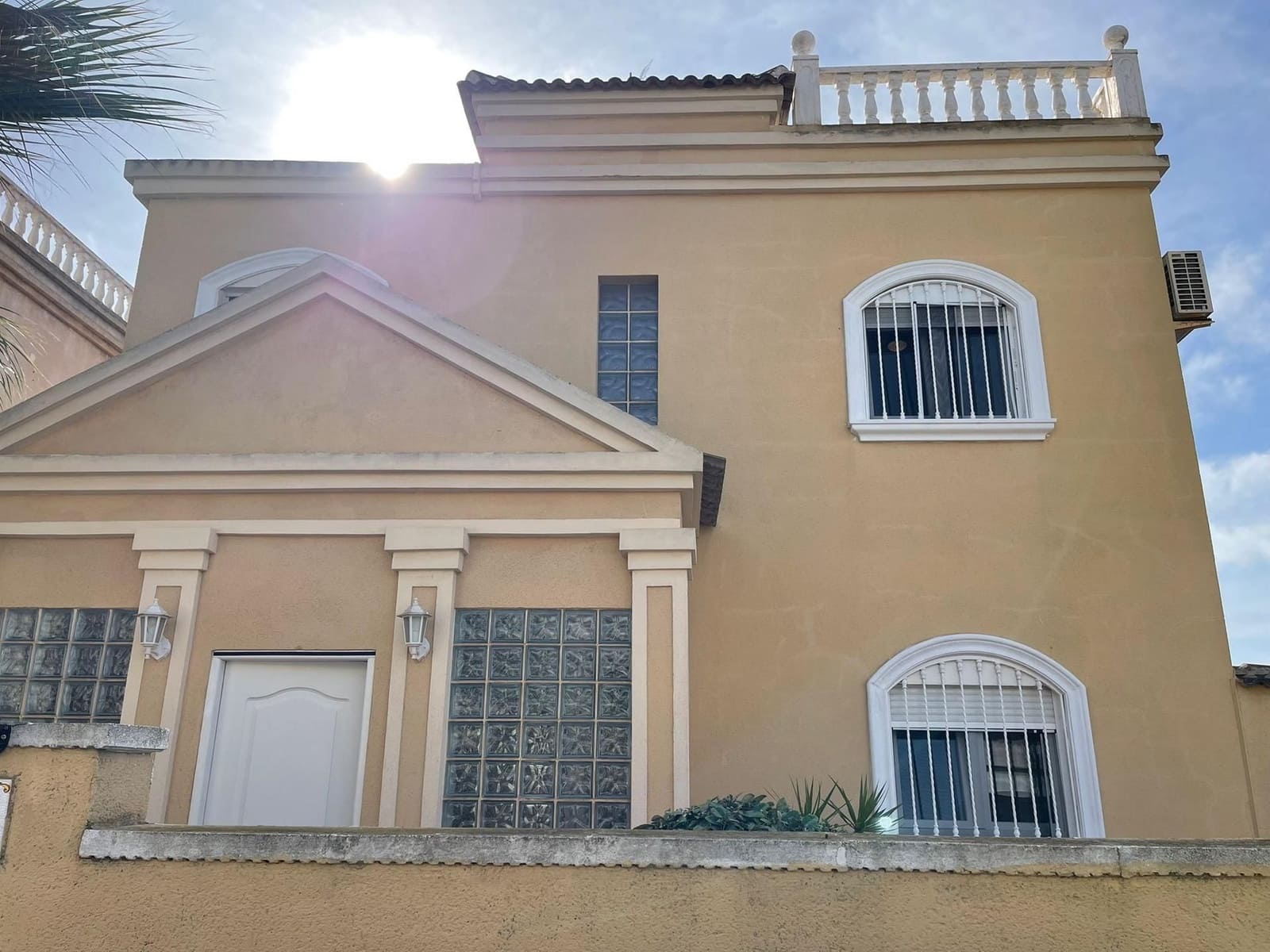 4 slaapkamer Villa te koop in Torrevieja met garage - € 399.000 (Ref: 9640684)