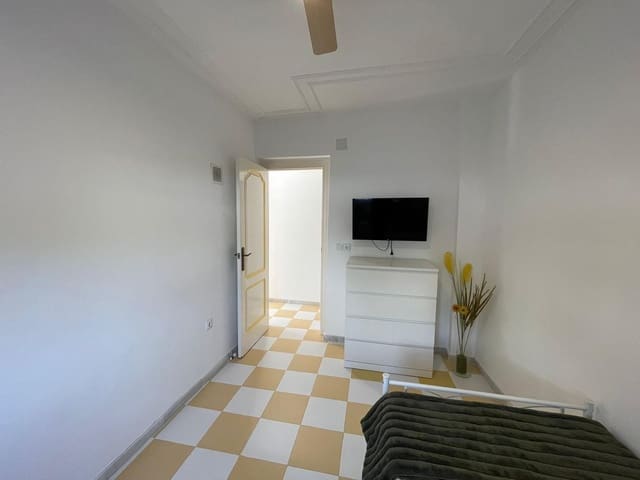 4 soveværelse Villa til salg i Torrevieja med garage - € 399.000 (Ref: 9640684)