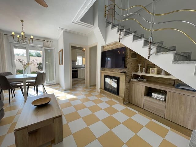 4 soveværelse Villa til salg i Torrevieja med garage - € 399.000 (Ref: 9640684)