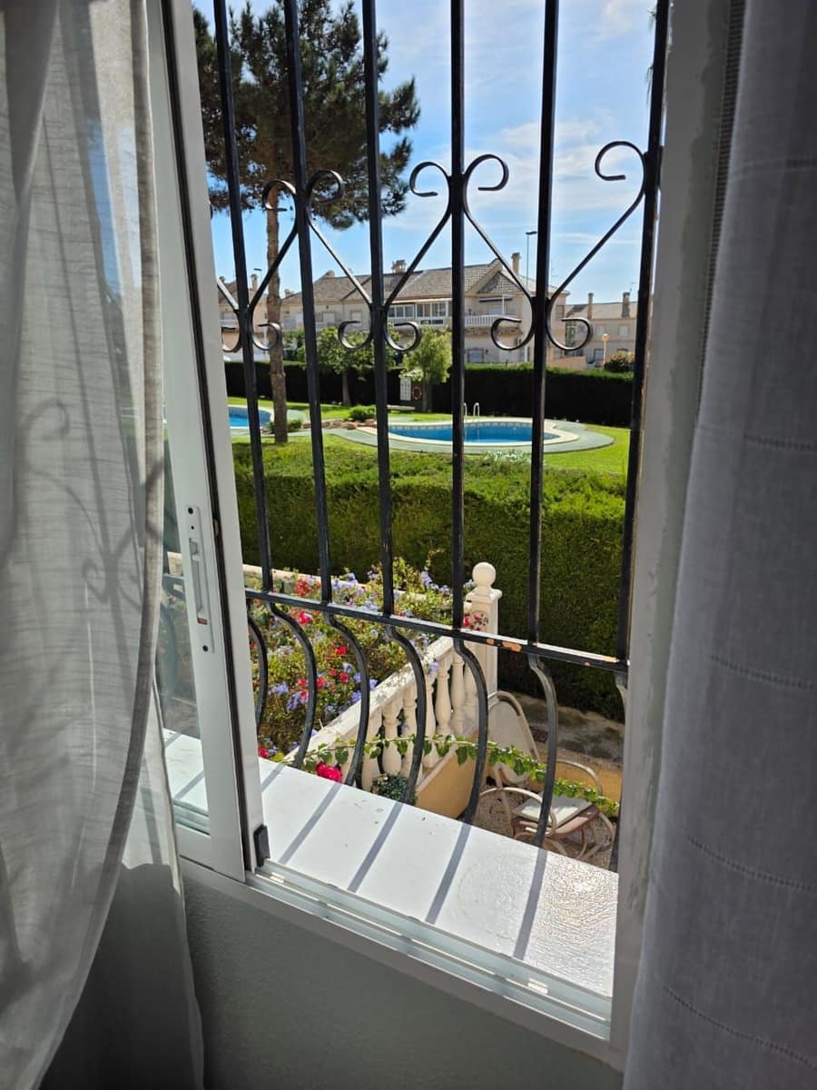 2 sovrum Bungalow till salu i Torrevieja med pool - 179 000 € (Ref: 9640690)