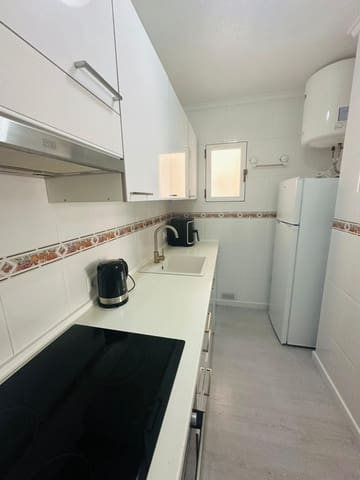 Apartamento de 2 habitaciones en Torrevieja en venta con piscina - 144.000 € (Ref: 9640697)