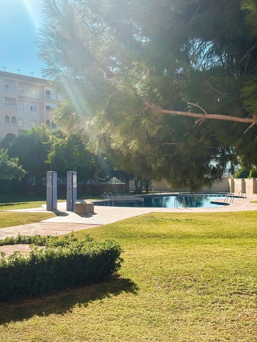 2 soverom Leilighet til salgs i Torrevieja med svømmebasseng - € 144 000 (Ref: 9640697)