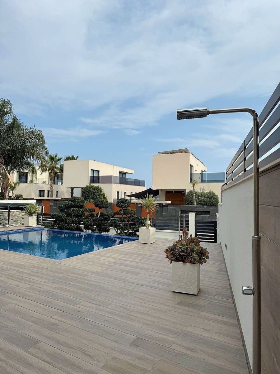 5 slaapkamer Villa te koop in Finestrat met zwembad garage - € 750.000 (Ref: 9640702)