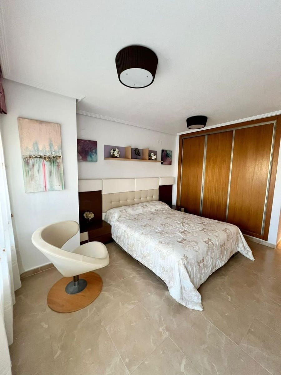 Ático de 4 habitaciones en Guardamar del Segura en venta con garaje - 359.000 € (Ref: 9640703)