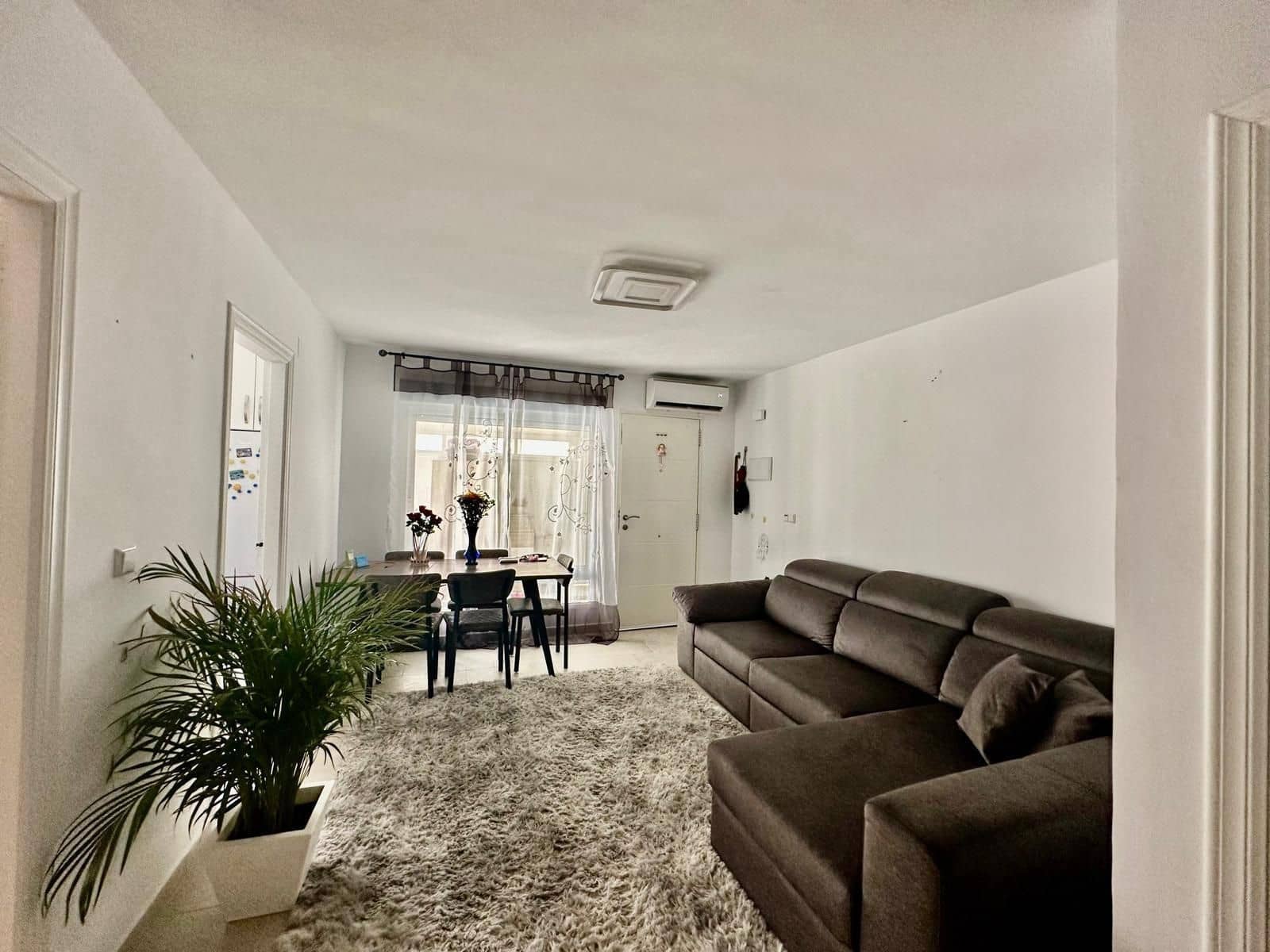 3 soverom Kjedet enebolig til salgs i Torrevieja med svømmebasseng - € 205 000 (Ref: 9640705)