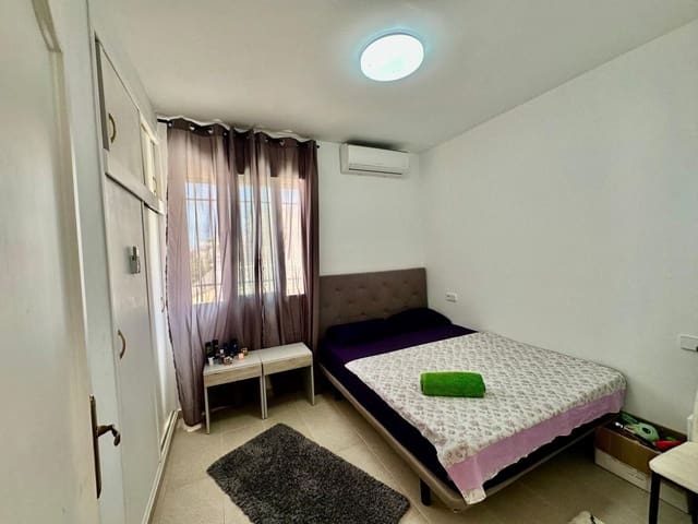 3 soverom Kjedet enebolig til salgs i Torrevieja med svømmebasseng - € 205 000 (Ref: 9640705)