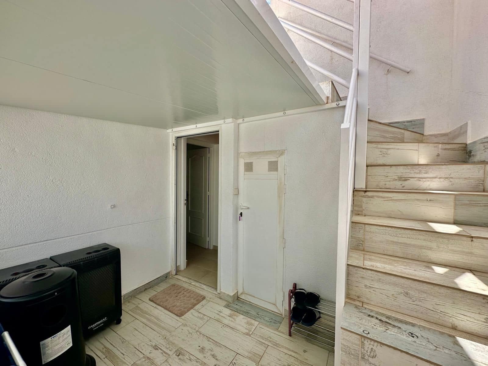 3 soverom Kjedet enebolig til salgs i Torrevieja med svømmebasseng - € 205 000 (Ref: 9640705)