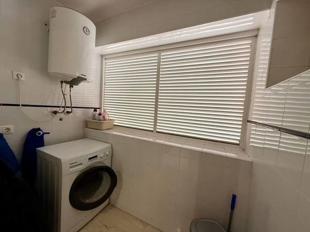 Apartamento de 2 habitaciones en Torrevieja en venta con piscina garaje - 259.900 € (Ref: 9640707)
