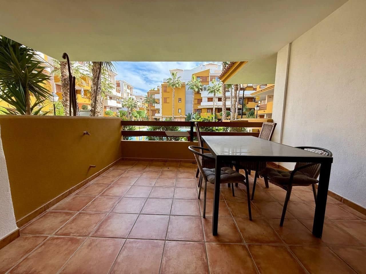 2 soveværelse Lejlighed til salg i Torrevieja med swimmingpool garage - € 259.900 (Ref: 9640707)