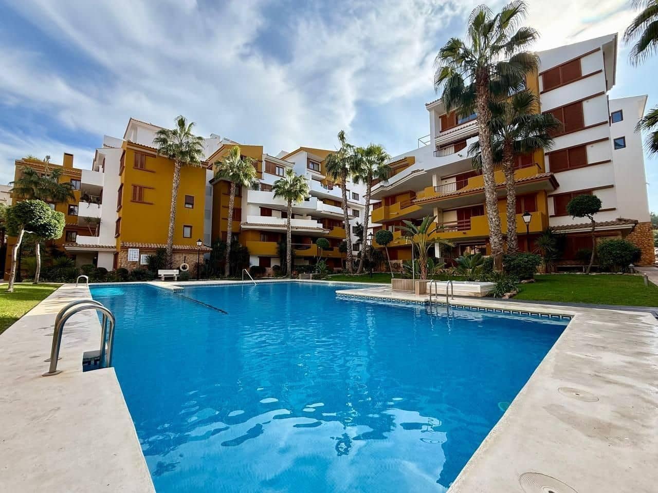 2 soveværelse Lejlighed til salg i Torrevieja med swimmingpool garage - € 259.900 (Ref: 9640707)