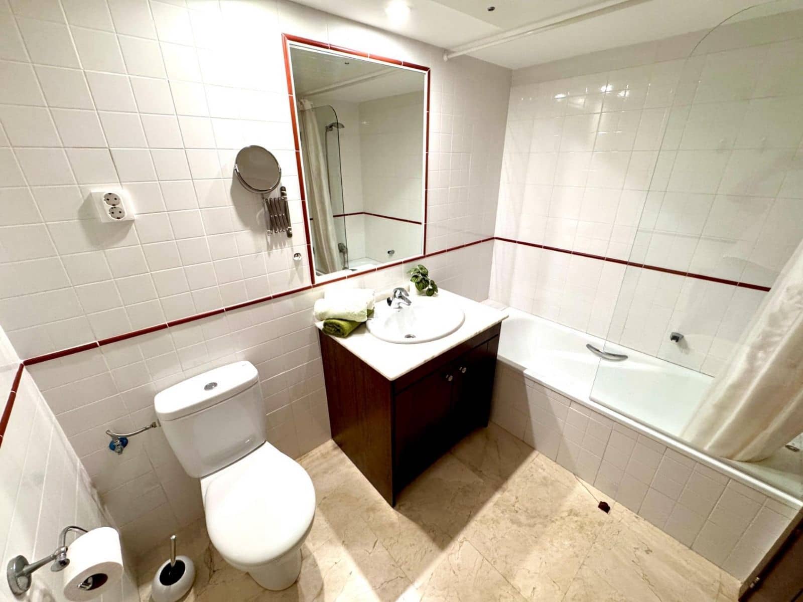 2 bedroom Apartment for sale in Torrevieja with pool garage - € 253,500 (Ref: 9640710)