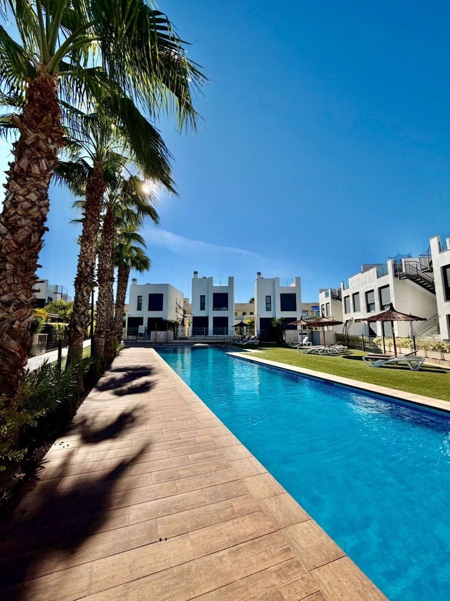 3 chambre Appartement à vendre à Torrevieja avec piscine - 295 000 € (Ref: 9640712)