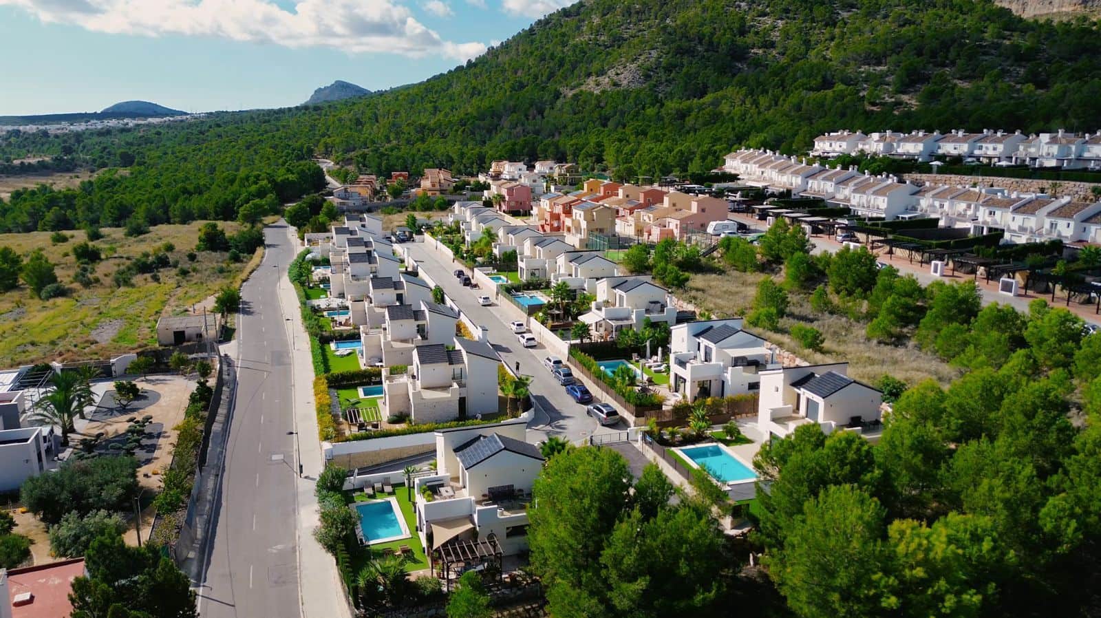 3 bedroom Villa for sale in Polop with pool garage - € 580,000 (Ref: 9640713)