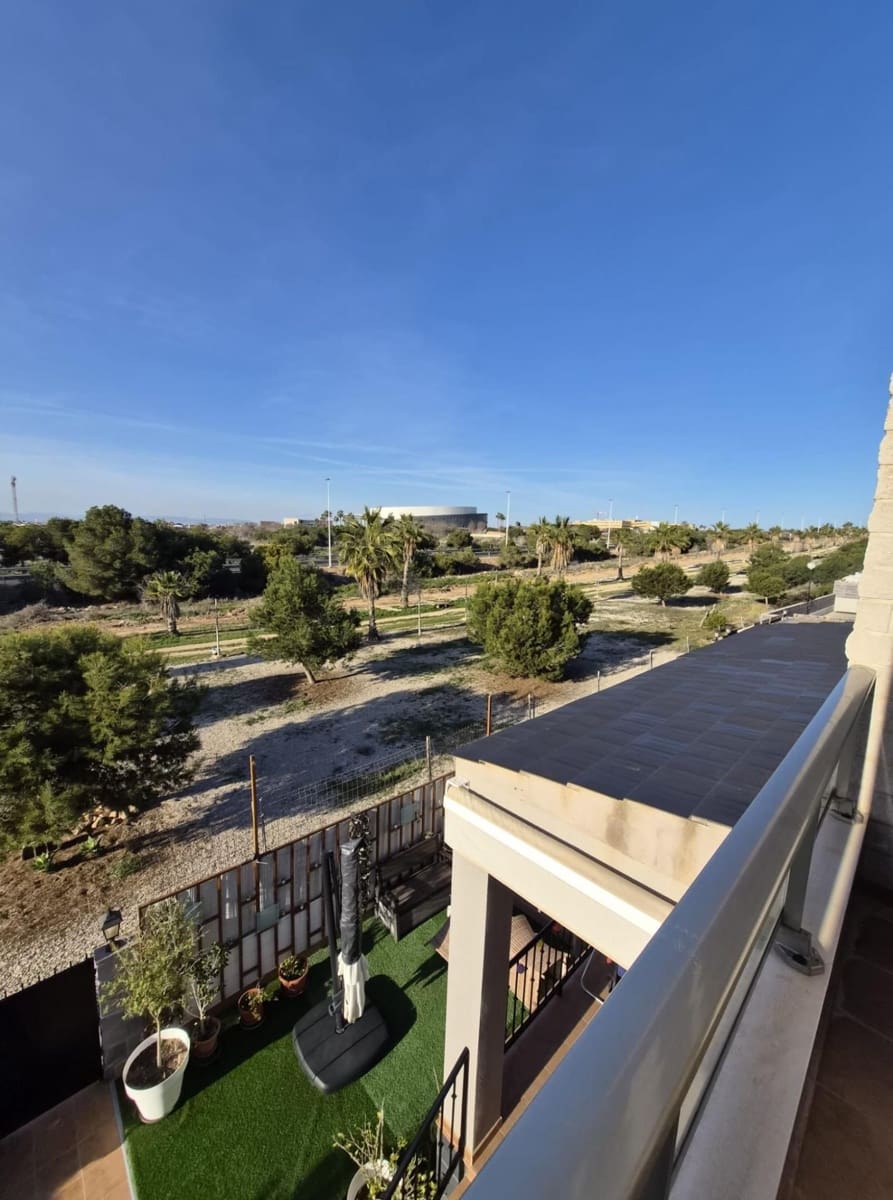 2 makuuhuone Huvila myytävänä paikassa Torrevieja mukana uima-altaan 
autotalli - 270 000 € (Ref: 9640715)