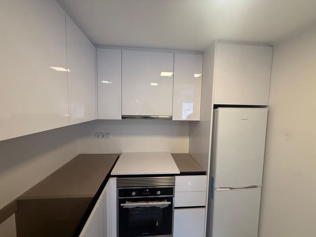 2 makuuhuone Omakotitalo myytävänä paikassa Torrevieja mukana uima-altaan 
autotalli - 199 800 € (Ref: 9640716)