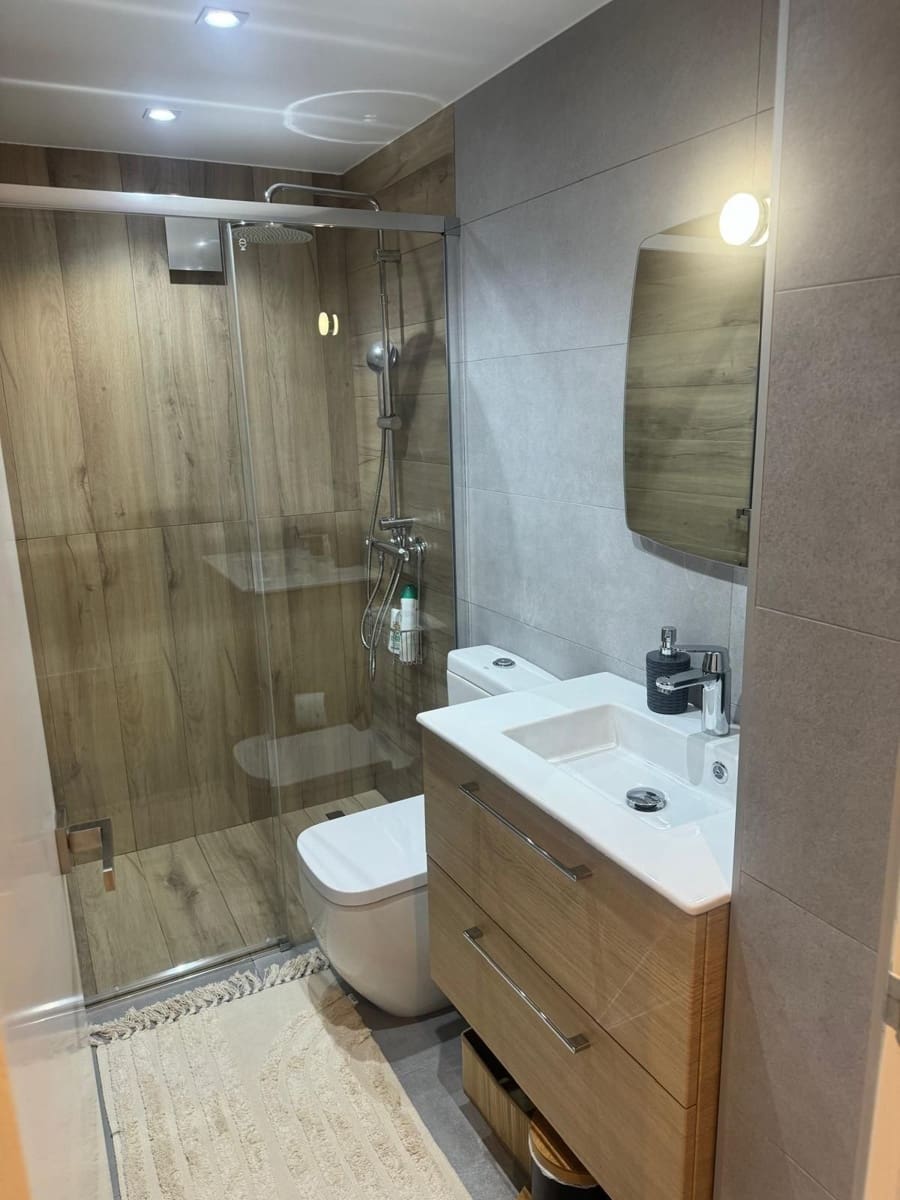 2 bedroom Apartment for sale in Torrevieja with pool - € 185,000 (Ref: 9640718)