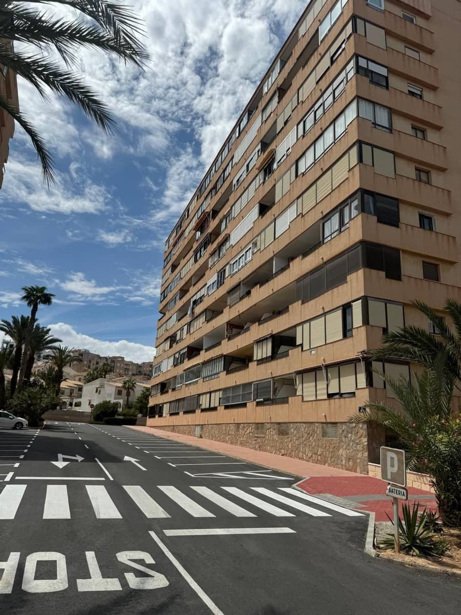 2 bedroom Apartment for sale in Torrevieja with pool - € 185,000 (Ref: 9640718)