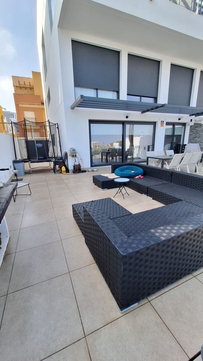 3 makuuhuone Huoneisto myytävänä paikassa Guardamar del Segura mukana uima-altaan 
autotalli - 549 950 € (Ref: 9640722)