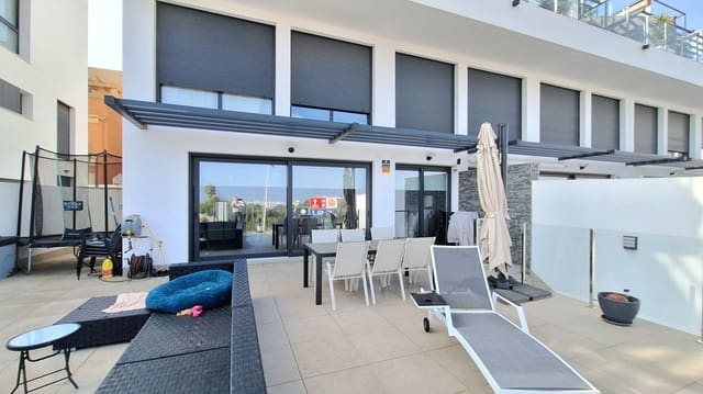 3 sovrum Lägenhet till salu i Guardamar del Segura med pool garage - 549 950 € (Ref: 9640722)