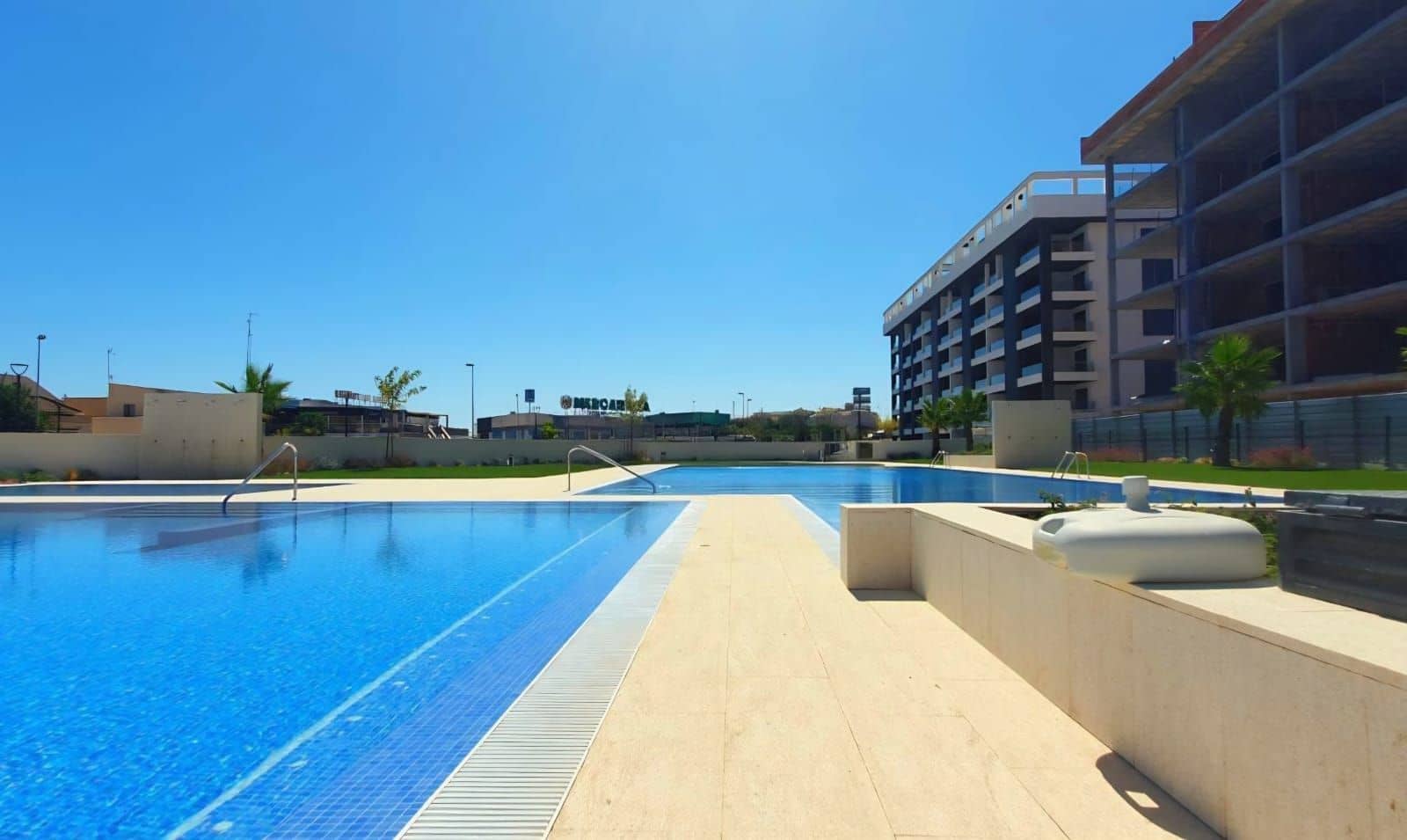 2 soverom Leilighet til salgs i Torrevieja med svømmebasseng garasje - € 350 000 (Ref: 9640724)