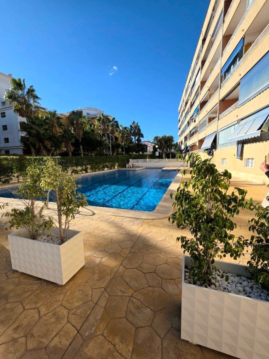 3 slaapkamer Appartement te koop in Torrevieja met zwembad garage - € 189.000 (Ref: 9640725)
