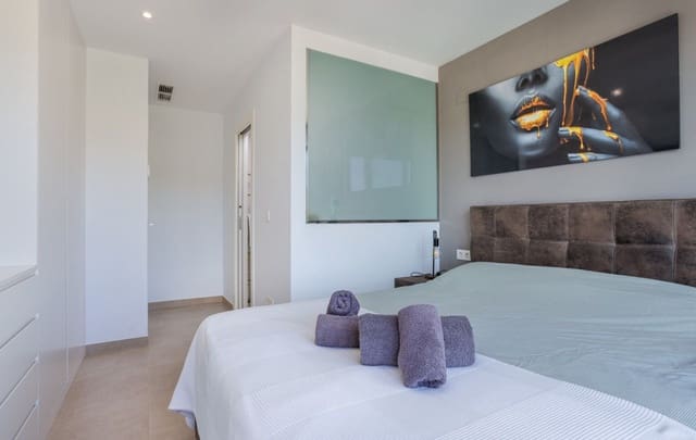 Chalet de 3 habitaciones en Benijófar en venta con piscina - 439.900 € (Ref: 9640728)