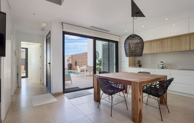 Chalet de 3 habitaciones en Benijófar en venta con piscina - 439.900 € (Ref: 9640728)